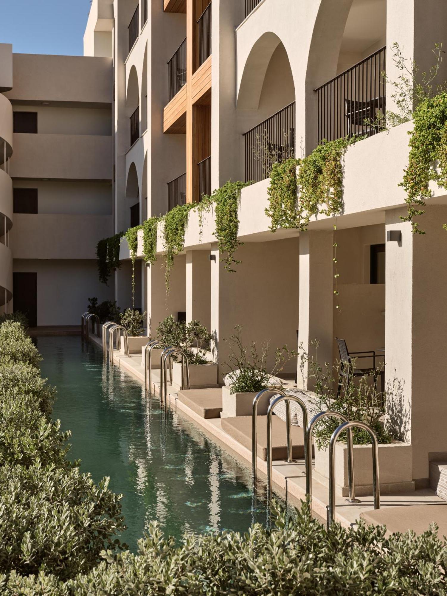 Planos Hotel Exterior foto