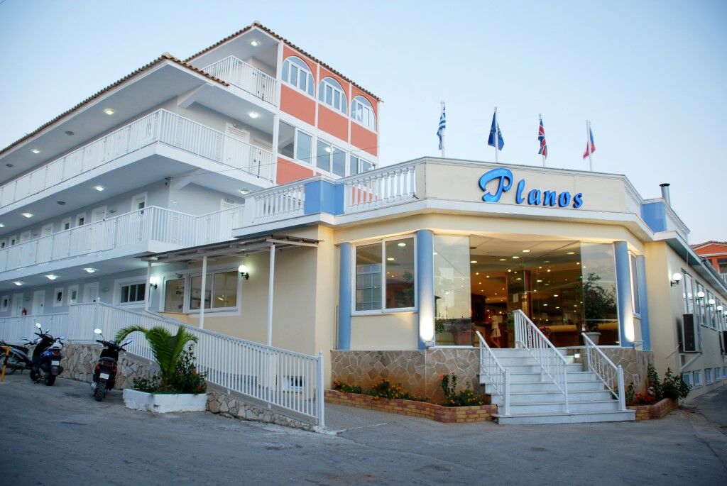 Planos Hotel Exterior foto
